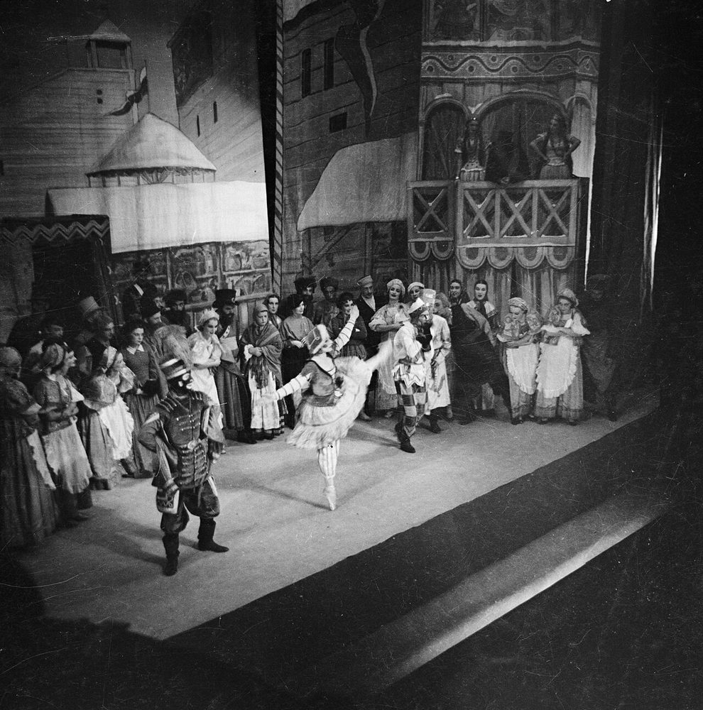 Hélène Kirsova in Petrouchka, Theatre Royal, Sydney, January 1937.