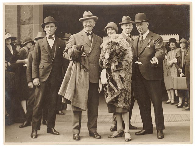 Pavlova arrives at Central Station, Sydney, April 1926.